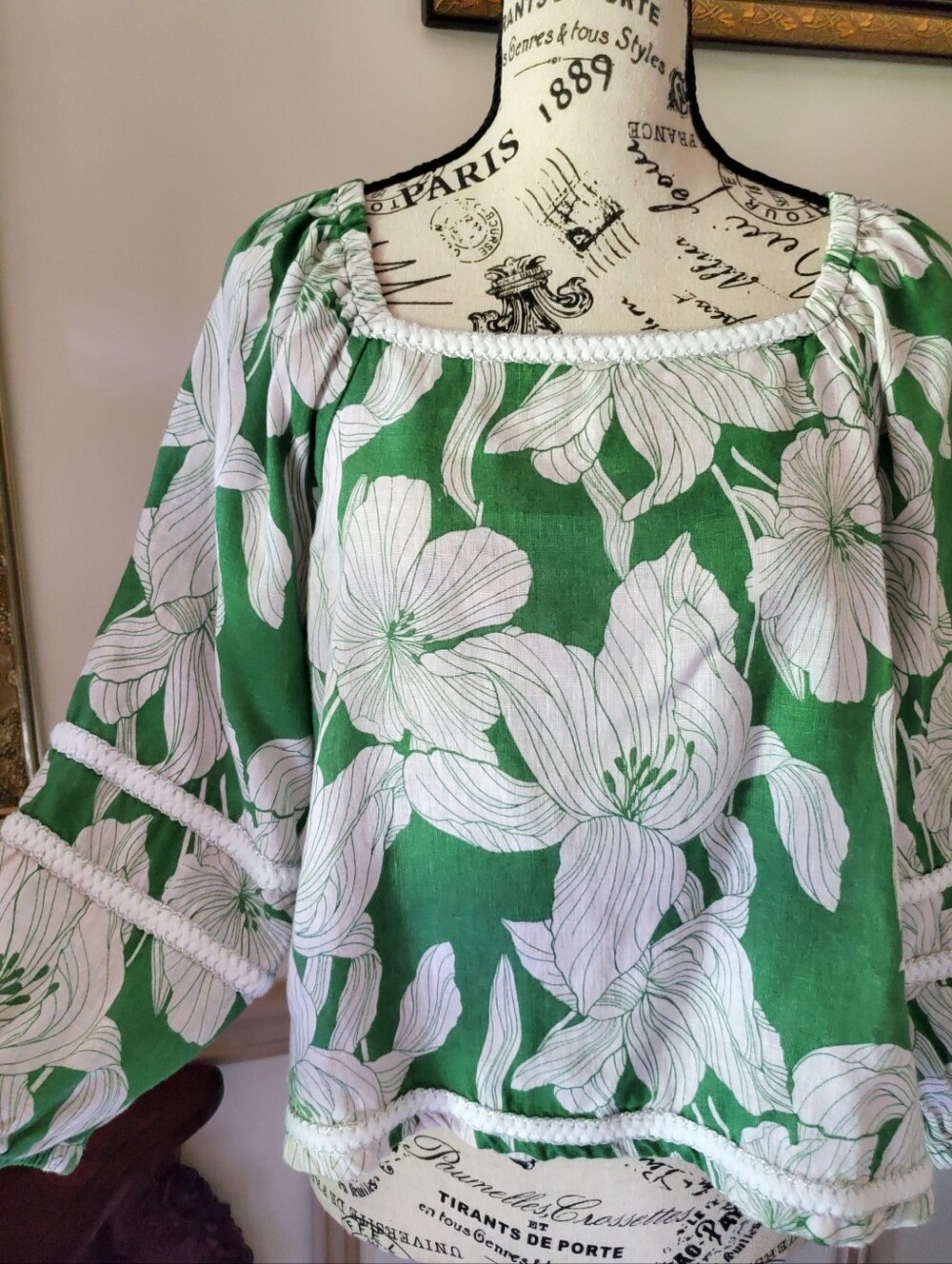 Tahari 100% Linen Green And White Tropical Peasant Blouse Size L